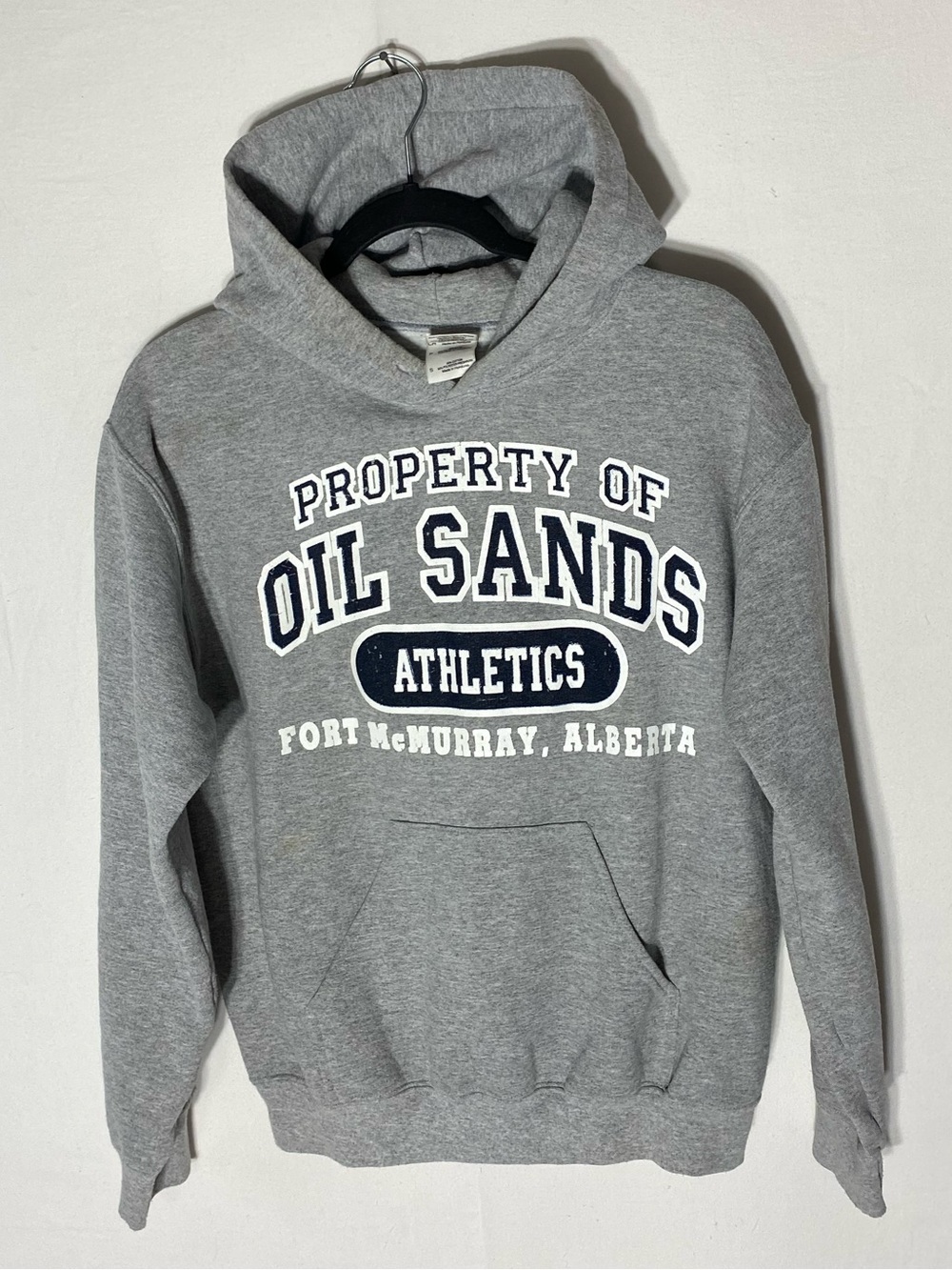 Gildan Heavy Blend Fort McMurray Grey Oil Sands Athletics Graphic Hoodie S